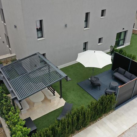 Grey House Apartment Bol Luaran gambar